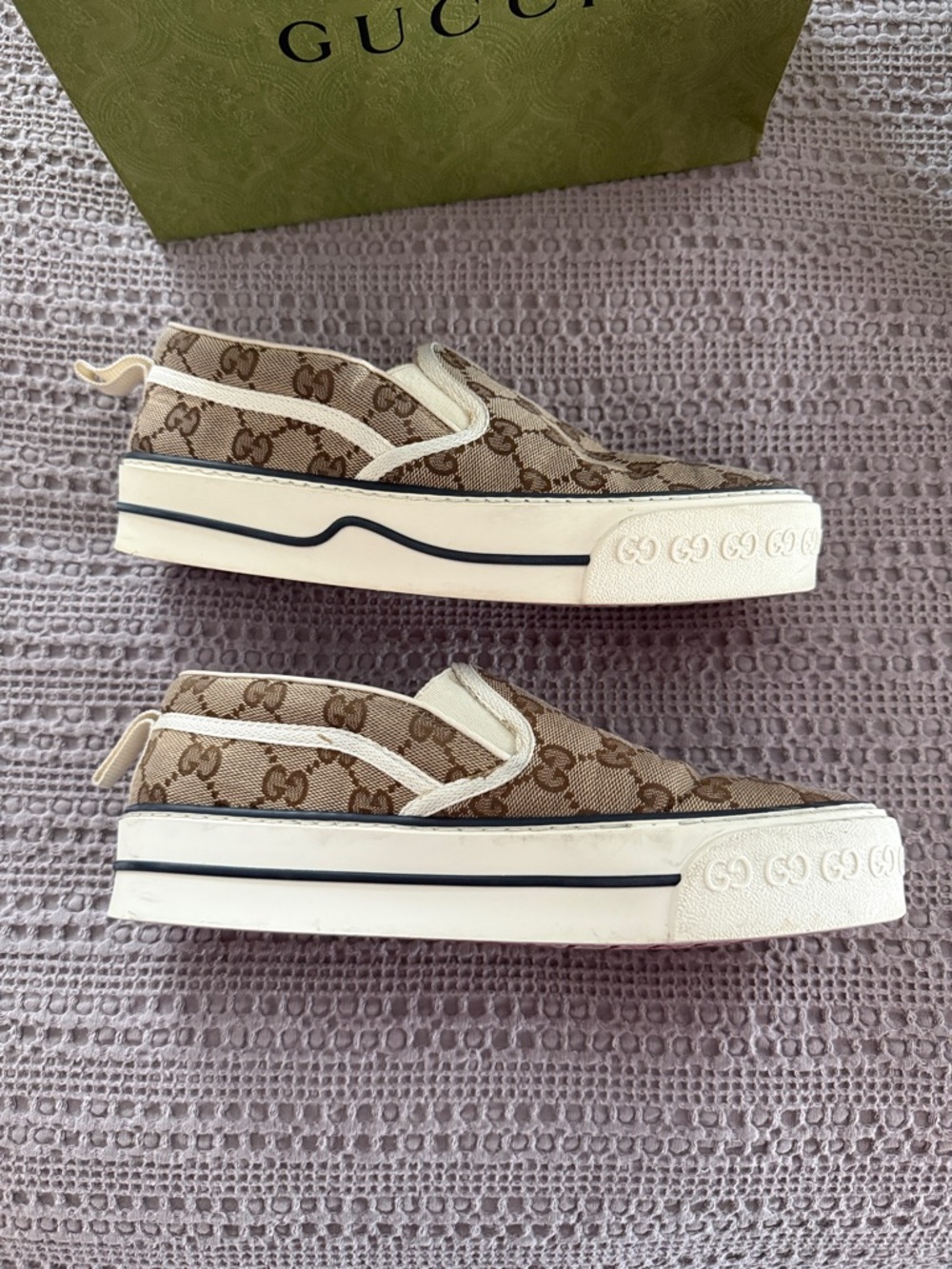 Gucci Tennis 1977 slip-on sneakers in beige and ebony GG canvas. - Picture 4 of 9